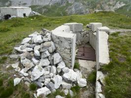 Ligne Maginot - VALLEE ETROITE - (Ouvrage d'infanterie) - Entrée auxiliaire
Trappe d'accès et guérite de défense