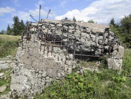 Ligne Maginot - GRAND TAUREAU - (Blockhaus pour arme infanterie) - Blockhaus, desservi par 2 tranchées, situé à 1323 mètres d'altitude.
