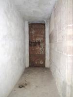 Ligne Maginot - I12 - (Abri) - L'entrée renforcée par un masque bétonnée
Une porte blindée de l'abri a été réutilisée