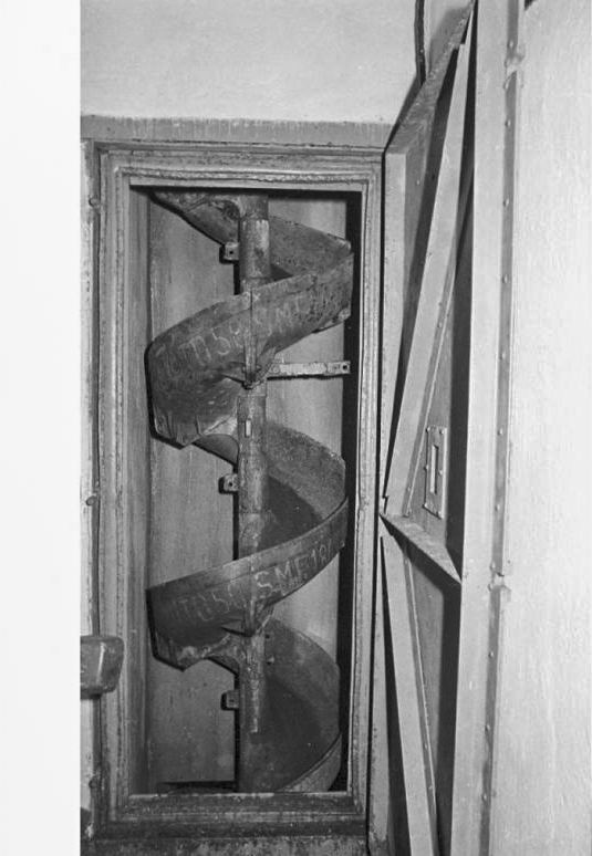 Ligne Maginot - MONTE GROSSO (MG) - E02 - (Ouvrage d'artillerie) - Bloc 6
Escalier
Toboggan d'évacuation des douilles de 135mm