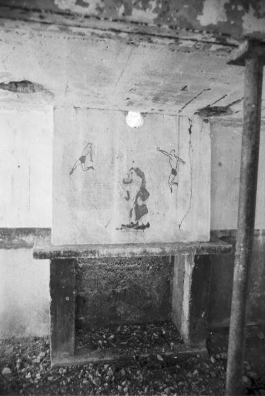Ligne Maginot - SAINT ROCH - (Casernement) - Peintures murales au dessus de la cheminée.