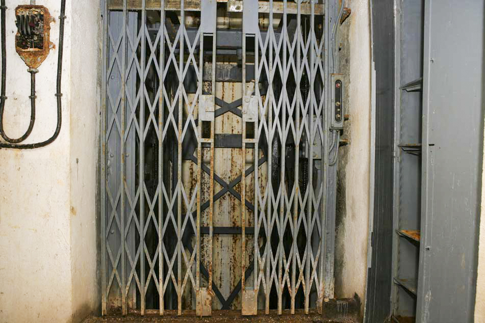Ligne Maginot - RESTEFOND - (Ouvrage d'artillerie) - Bloc 6
Le monte-charge du bloc (étage supérieur)