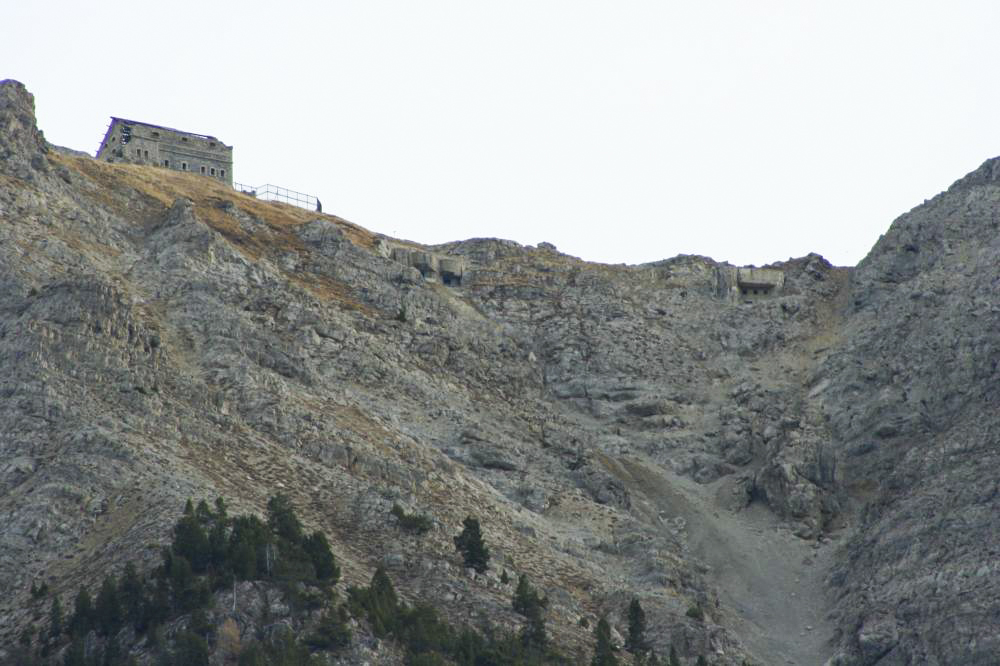 Ligne Maginot - JANUS - (Ouvrage d'artillerie) - Bloc 2 et bloc 3 vu du fond de la vallée