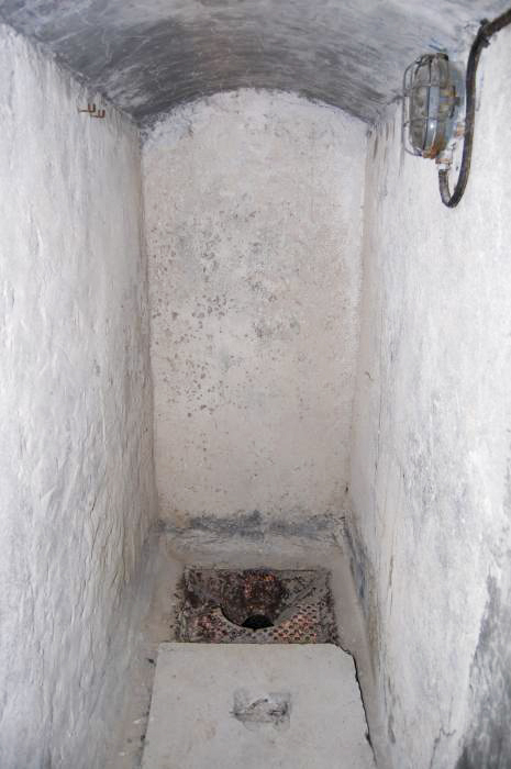 Ligne Maginot - ANCIEN CAMP - (Abri) - Couloir nord
Latrine