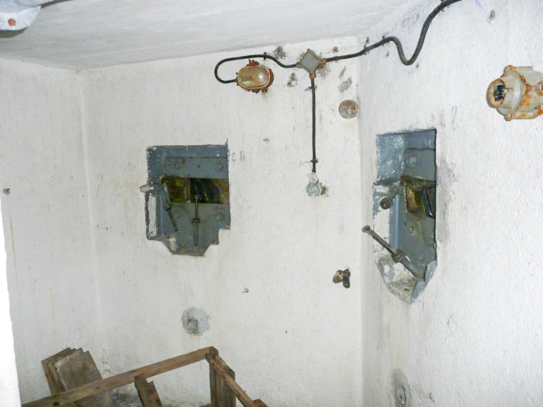 Ligne Maginot - PLATE LOMBARDE - (Ouvrage d'infanterie) - Bloc 1
Créneaux FM - ARMAND Patrick