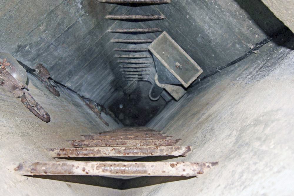 Ligne Maginot - PLATE LOMBARDE - (Ouvrage d'infanterie) - Bloc 3
L’accès à la cloche Pamart du haut en bas