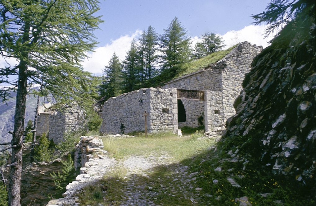 Ligne Maginot - ROCHE LA CROIX SUPERIEUR - (Observatoire d'artillerie) - Entrée de l'ouvrage - LOVINY Alain