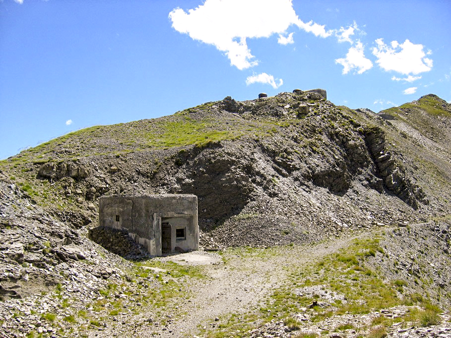 Ligne Maginot - GRANGES COMMUNES - (Ouvrage d'infanterie) - Bloc 1
Vue d'ensemble, le bloc d'entrée est au premier plan