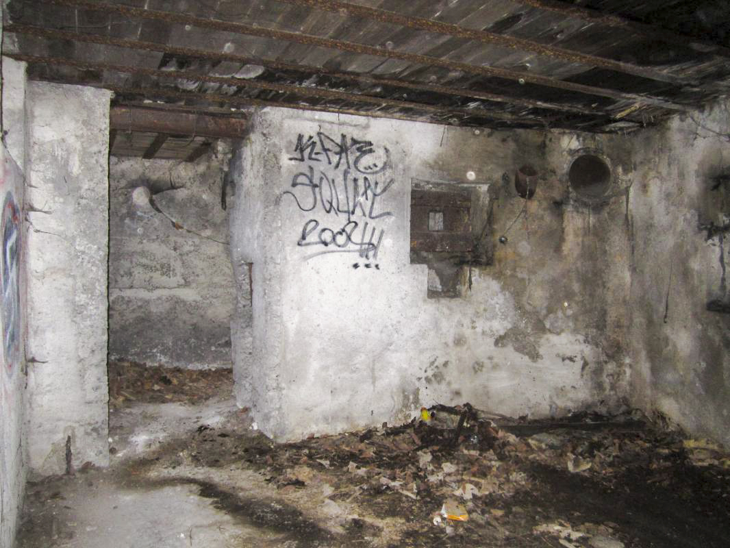 Ligne Maginot - 3 - UNTERJAEGERHOF - ROUTE DU WALDHOF - (Casemate d'infanterie - Simple) - Entrée dans la chambre de tir gauche