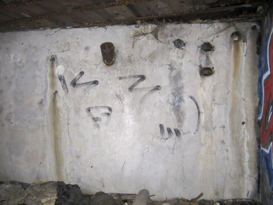 Ligne Maginot - 3 - UNTERJAEGERHOF - ROUTE DU WALDHOF - (Casemate d'infanterie - Simple) - Chambre de tir droite, goulotte LG et fourreaux