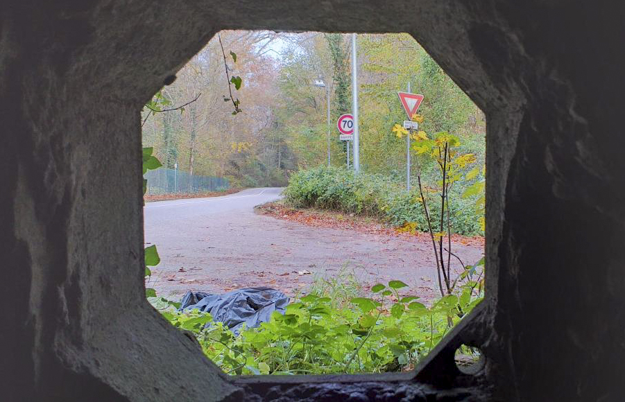 Ligne Maginot - 3 - UNTERJAEGERHOF - ROUTE DU WALDHOF - (Casemate d'infanterie - Simple) - Chambre de tir FM nord-ouest, vue depuis le créneau nord (route de la Wantzenau)