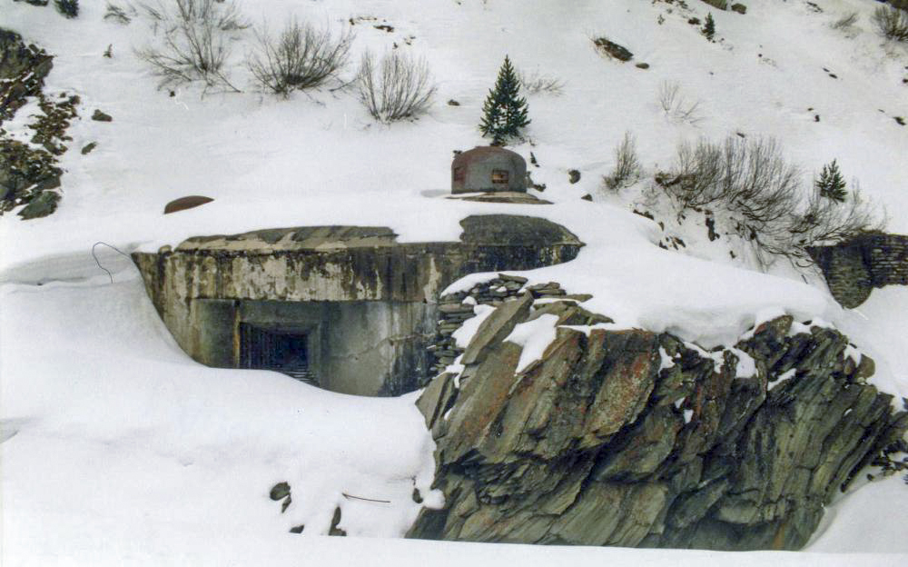 Ligne Maginot - LAVOIR - (Ouvrage d'artillerie) - L'entrée munitions en hiver
