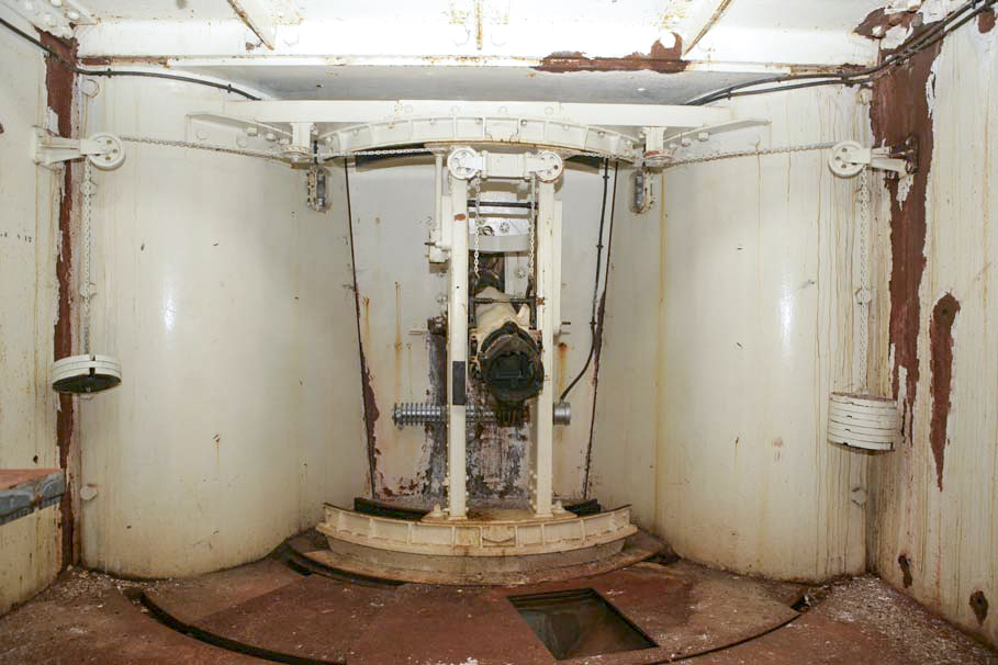 Ligne Maginot - LAVOIR - (Ouvrage d'artillerie) - Bloc 2
Chambre de tir cuirassée droite pour canon-mortier de 75 mle 31