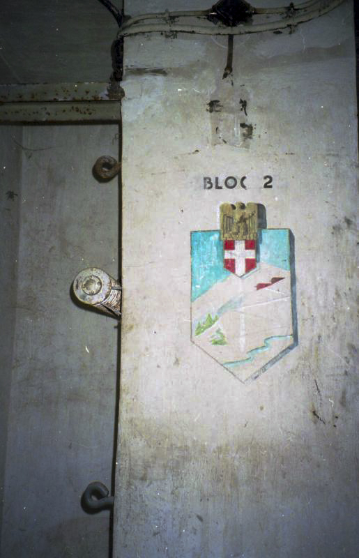 Ligne Maginot - LAVOIR - (Ouvrage d'artillerie) - Bloc 2
Etage intermédiaire
Insigne de la 53° Bie du 164° RAP