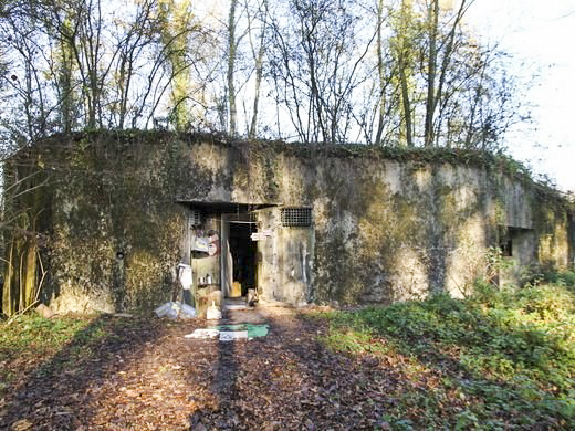 Ligne Maginot - Casemate de la DRÈVE SAINT ANTOINE - Façade arrière et entrée - AALMA - www.lignemaginot.com