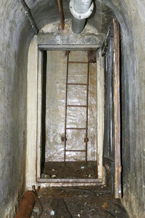 Ligne Maginot - FREJUS - (Ouvrage d'infanterie) - Bloc 3
Le puits d'accès au bloc