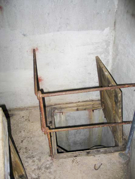 Ligne Maginot - LA ROUE - (Ouvrage d'infanterie) - Le bloc 2
Le puits d'accès au bloc