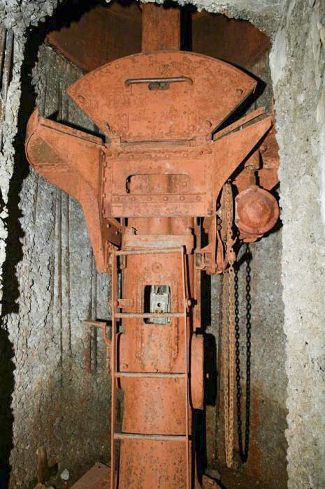 Ligne Maginot - Ouvrage d'artillerie du PAS du ROC - Bloc 1
Le haut du bloc, la cloche lance grenade jamais équipée