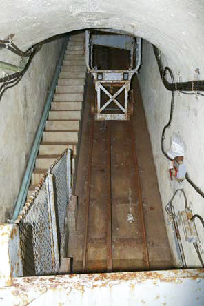 Ligne Maginot - PAS DU ROC - (Ouvrage d'artillerie) - Bloc 3
Le plan incliné montant desservant le bloc