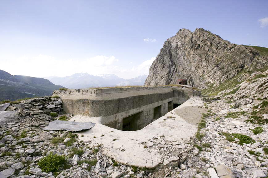 Ligne Maginot - PAS DU ROC - (Ouvrage d'artillerie) - Bloc 4
Mortiers de 50 flanquant le Col du Fréjus.