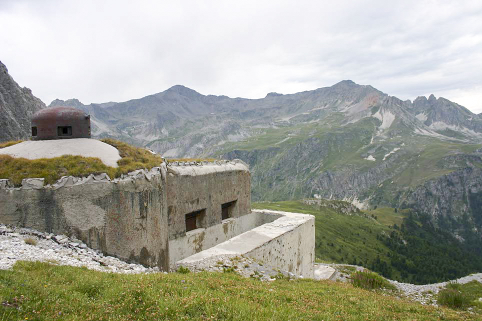 Ligne Maginot - PAS DU ROC - (Ouvrage d'artillerie) - Bloc 4
Mortiers de 81 mle 32 flanquant le Col d'Arrondaz