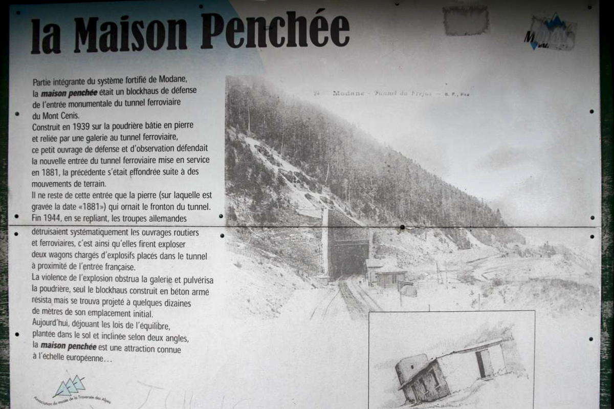 Ligne Maginot - RIEUX ROUX 1 - MAISON PENCHEE - (Casernement) - Panneau explicatif installé à côté du blockhaus