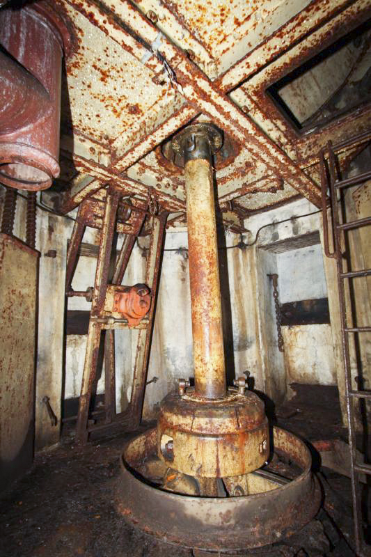 Ligne Maginot - FORT DE MUTZIG - (Ouvrage d'artillerie) - BATTERIE 5 - Fort Est
Tourelle de 15