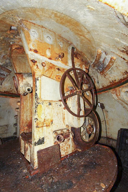 Ligne Maginot - FORT DE MUTZIG - (Ouvrage d'artillerie) - Batterie 6
Tourelle de 10