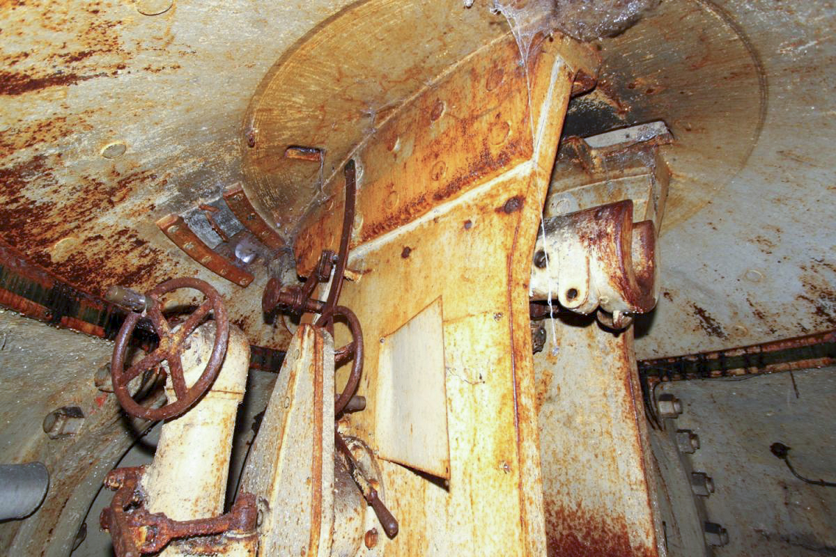 Ligne Maginot - FORT DE MUTZIG - (Ouvrage d'artillerie) - Batterie 6
Tourelle de 10