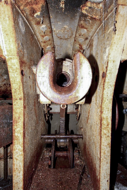 Ligne Maginot - FORT DE MUTZIG - (Ouvrage d'artillerie) - Batterie 6
Tourelle de 10 - Les Gardiens du Rhin