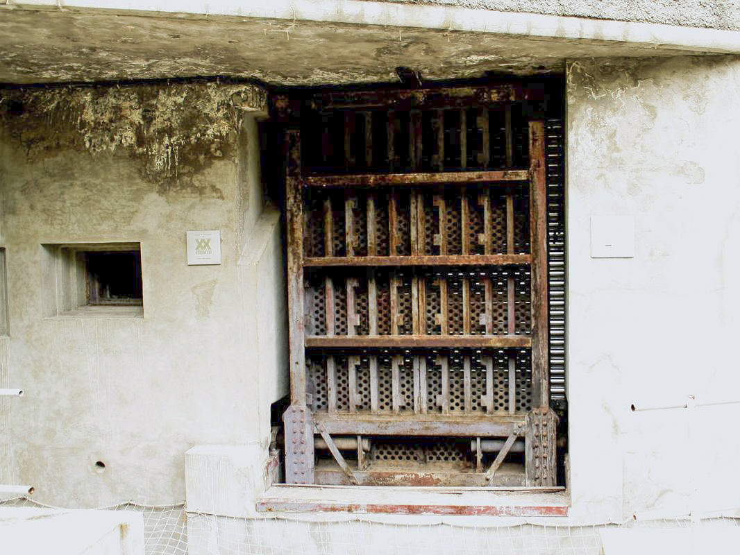 Ligne Maginot - SAINT GOBAIN - (Ouvrage d'infanterie) - Bloc EMH
Pont-levis et créneau JM/AC 37