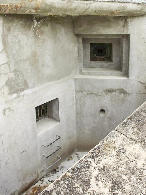 Ligne Maginot - SAINT GOBAIN - (Ouvrage d'infanterie) - Bloc 1
Créneau FM et issue de secours dans un fossé particulier