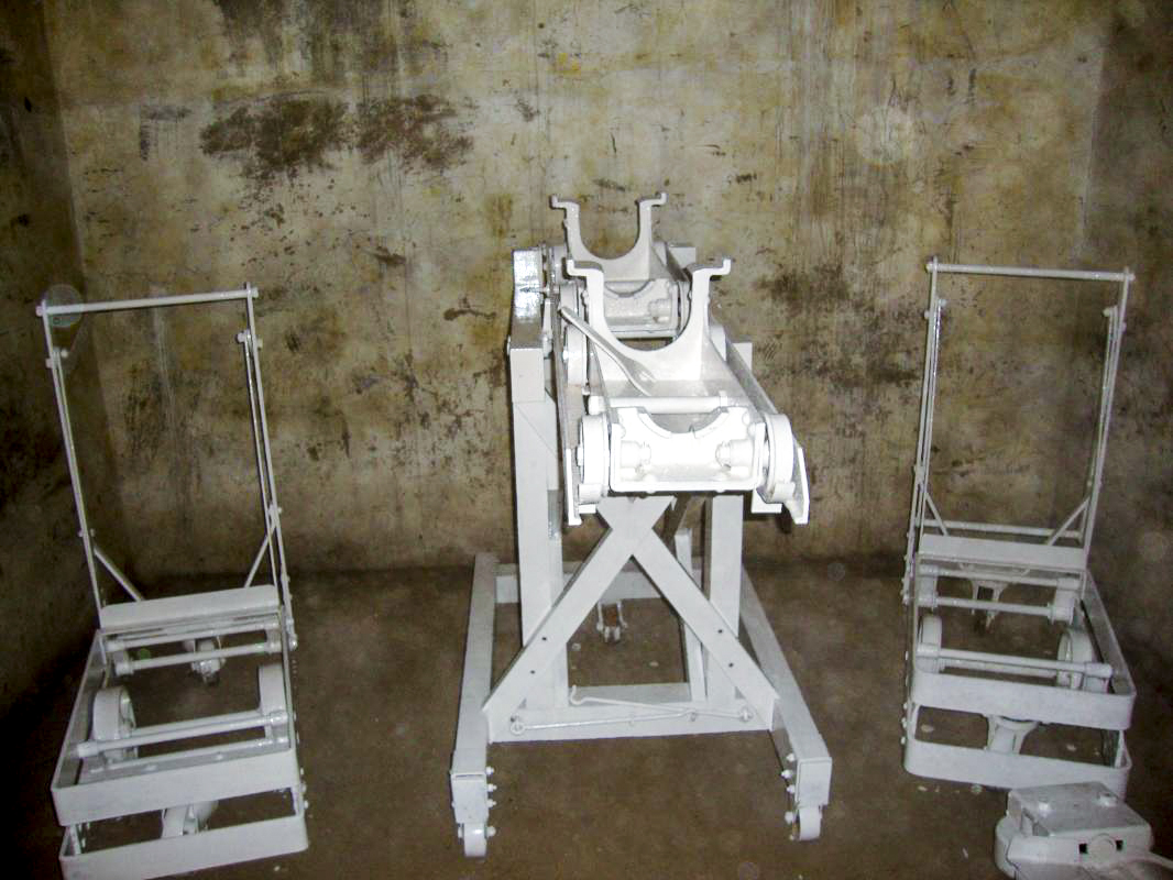 Ligne Maginot - SAINT GOBAIN - (Ouvrage d'infanterie) - Bloc 2
M2 du bloc - Chariots de transport des munitions
Au centre, chariot de manutention pour canon-mortier de 75 mle 31 récupéré ailleurs car il n'y a pas de 75/31 à St Gobain