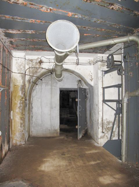 Ligne Maginot - SAPEY - (Ouvrage d'artillerie) - Bloc 1
Porte blindée et monte-charge.