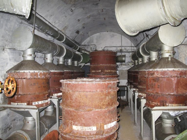 Ligne Maginot - SAPEY - (Ouvrage d'artillerie) - Salle de neutralisation
Prévue pour permettre de filtrer l'air extérieur en cas d'attaque par gaz.