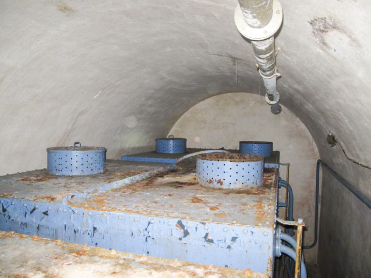 Ligne Maginot - SAPEY - (Ouvrage d'artillerie) - Cuves de stockage de l'eau
Aérateurs en partie supérieure