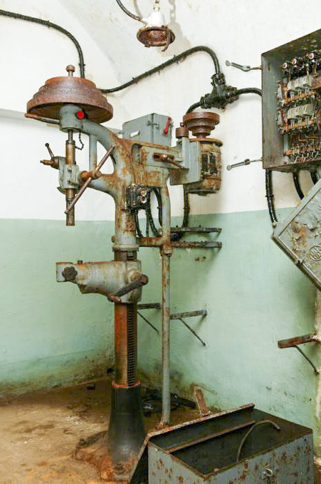 Ligne Maginot - SAPEY - (Ouvrage d'artillerie) - L'atelier Artillerie-Génie
La perceuse