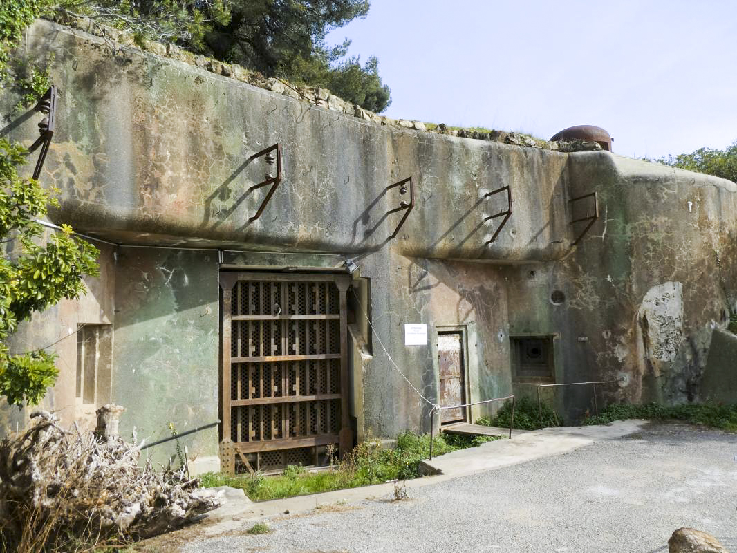 Ligne Maginot - ROQUEBRUNE - CORNILLAT - (Ouvrage d'artillerie) - Bloc 1