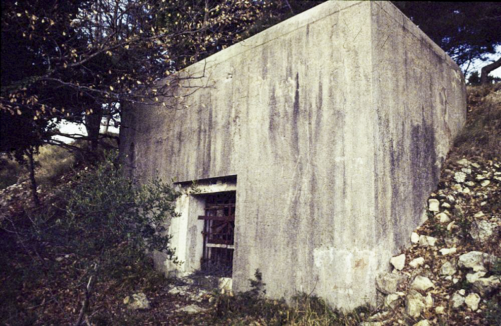 Ligne Maginot - ROQUEBRUNE - CORNILLAT - (Ouvrage d'artillerie) - La cheminée d'évacuation des gaz viciés et des fumées - LOVINY Alain