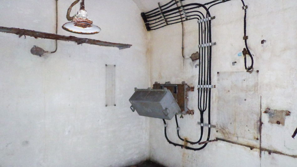 Ligne Maginot - ROQUEBRUNE - CORNILLAT - (Ouvrage d'artillerie) - Le central tir au PC Artillerie