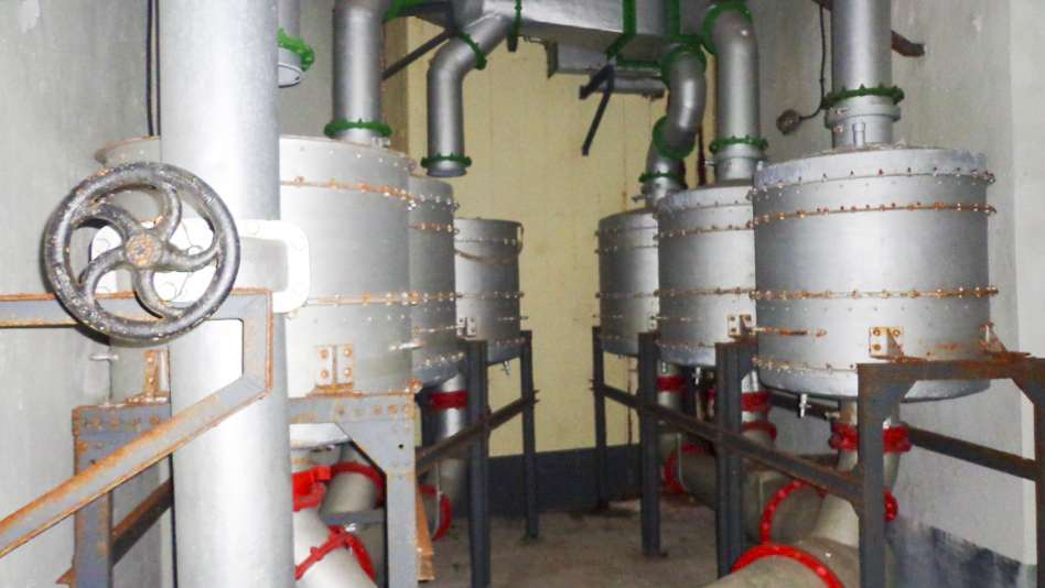 Ligne Maginot - ROQUEBRUNE - CORNILLAT - (Ouvrage d'artillerie) - La ventilation de l'un des blocs avec les filtres pour les gaz
