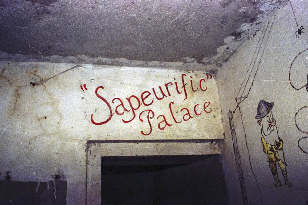 Ligne Maginot - ROQUEBRUNE - CORNILLAT - (Ouvrage d'artillerie) - Peinture murale dans le central téléphonique