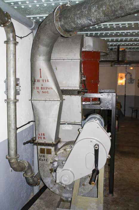 Ligne Maginot - OBERROEDERN SUD - RIEFFEL - (Casemate d'infanterie - Double) - Ventilateur type A
Système à bras ou électrique
