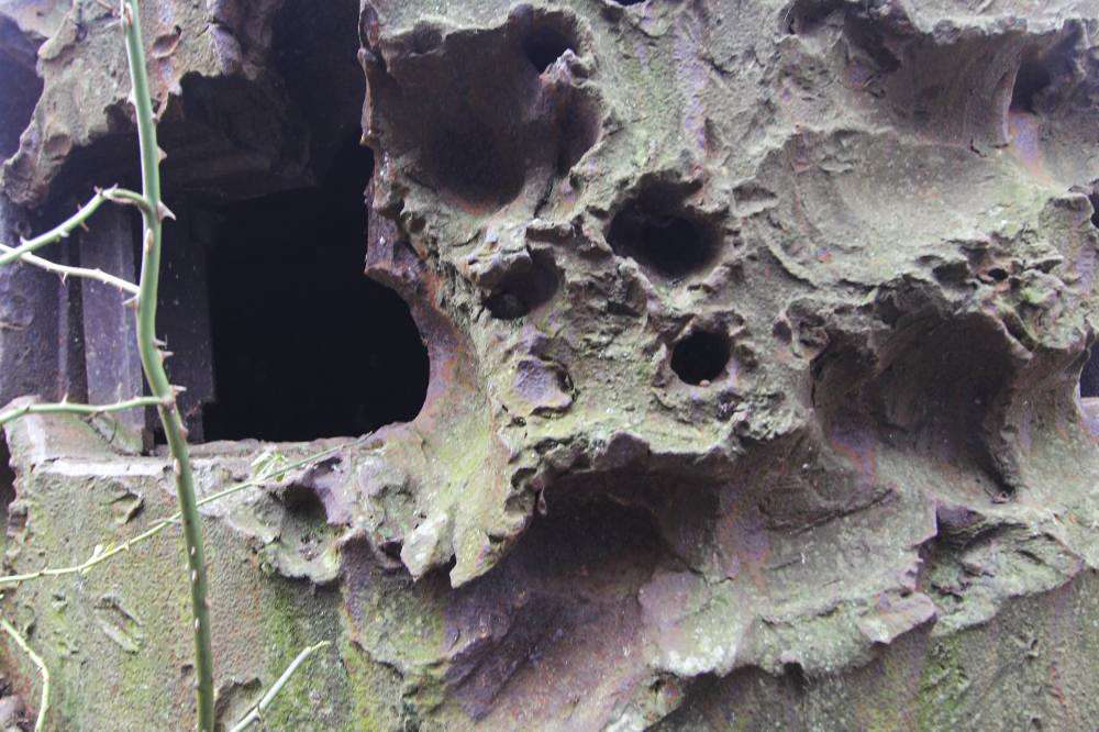 Ligne Maginot - OBERROEDERN NORD - (Casemate d'infanterie - Double) - La cloche GFM Nord Ouest labourée par les tirs de PAK allemand - Grami