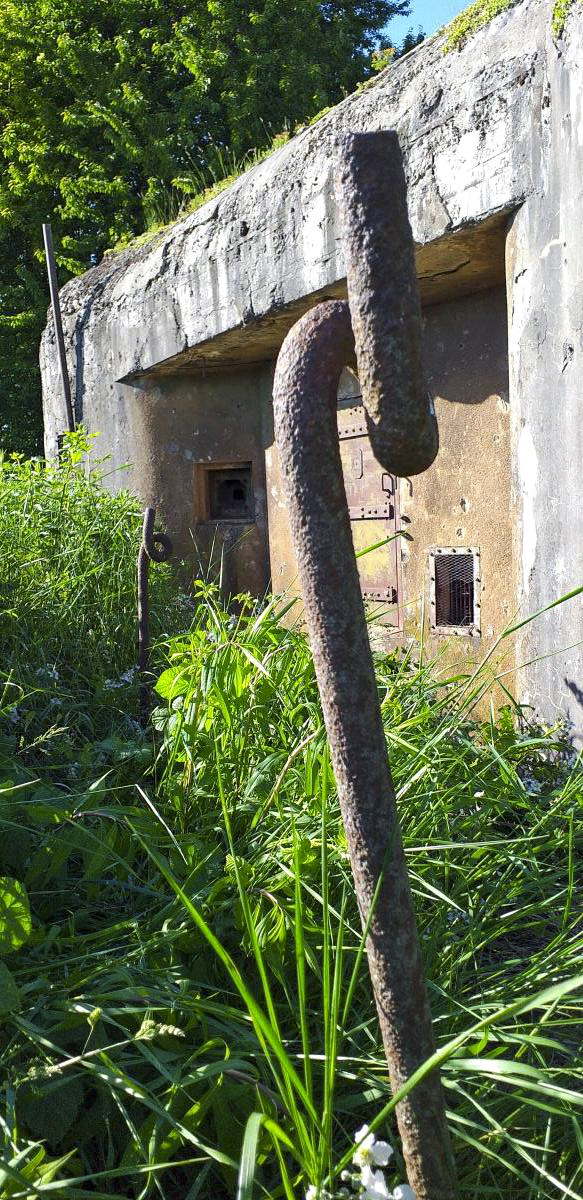 Ligne Maginot - ASCHBACH EST - O2 - (Casemate d'infanterie - double) - Piquets servant de fixations pour le filet de camouflage