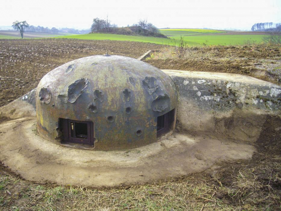 Ligne Maginot - Casemate d'Aschbach Est - La cloche GFM sud-est marquée par les PAK allemands - ALMO
