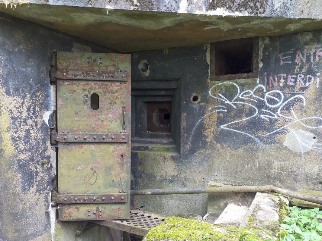Ligne Maginot - BOIS de HOFFEN Ouest ( Casemate d'infanterie ) - Entrée - Gregory Fuchs