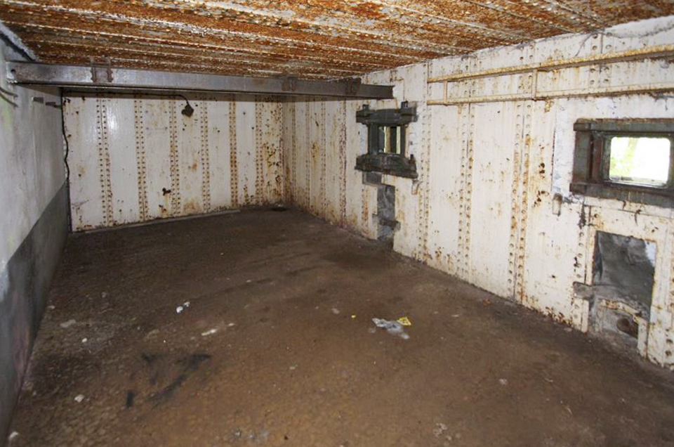Ligne Maginot - BOIS de HOFFEN Ouest ( Casemate d'infanterie ) - La chambre de tir de l'étage supérieur