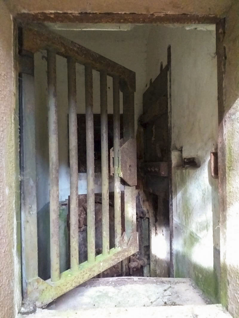 Ligne Maginot - BOIS de HOFFEN Ouest (Casemate d'infanterie) - Grille extérieure de l'issue de secours