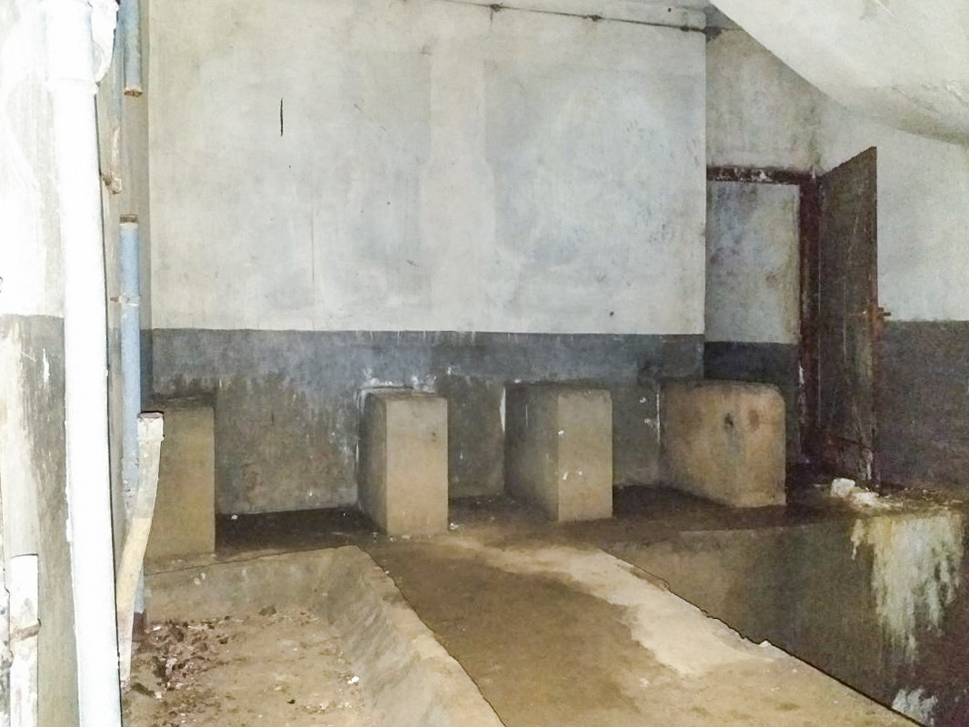 Ligne Maginot - BOIS de HOFFEN Ouest (Casemate d'infanterie) - Emplacement réservoirs sur palier étage inférieur